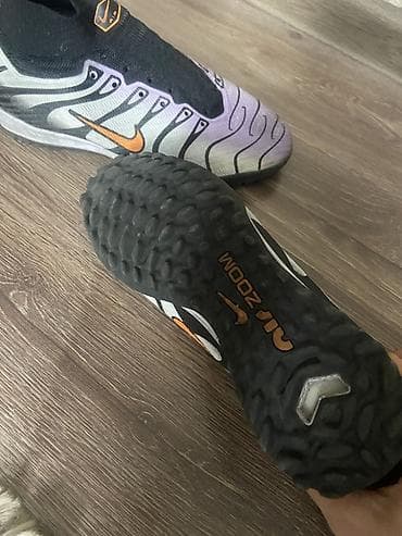 Книги и журналы: Футбольные бутсы/сороконожки Nike с носком-манжетой. Размер 38 — 2