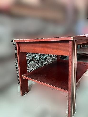 маленький журнальный столик: Журнальный стол из массива/шпон дерева в классическом стиле. - — 1