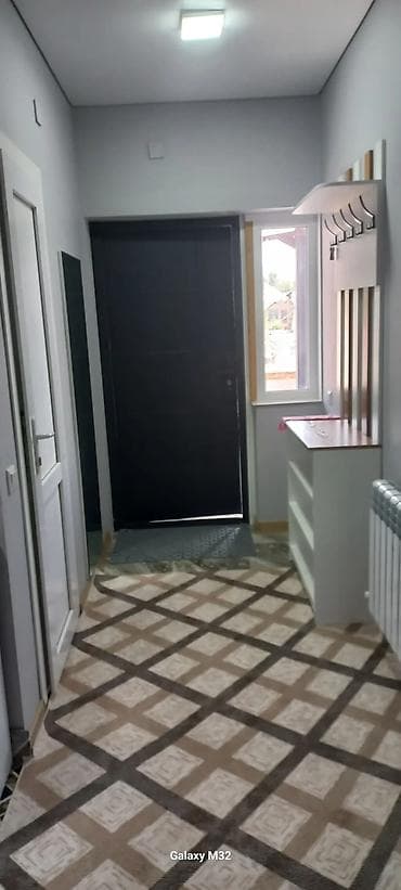 Кыймылсыз мүлк: 1 бөлмө, Кыймылсыз мүлк агенттиги, Чогуу жашоосу жок, Толугу менен эмереги бар — 3