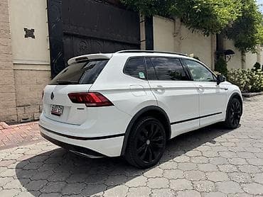 Volkswagen Tiguan: 2020 г., 2 л, Бензин, Кроссовер — 10