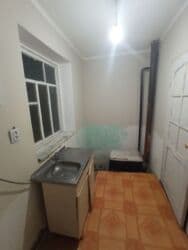 Үйдү ижарага алам: 40 кв. м, 2 бөлмө, Жертөлө, ороо, Забор, тосулган — 1