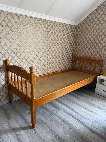 деревянные тапчаны: Односпальная деревянная кровать классического дизайна. Тяжелый — 1