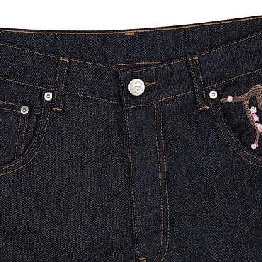 брюки с вышивкой: Джинсы из плотного тёмно‑синего денима с вышивкой сакуры На заказ,нет — 3