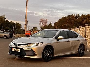 Продажа авто: Toyota Camry: 2022 г., Гибрид, Седан — 5