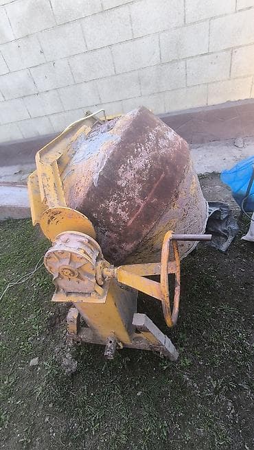 бетонный насос: Бетономешалка + комплект форм для тротуарной плитки + вибростол - — 1
