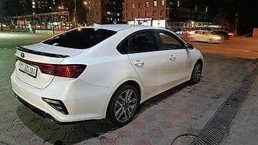 сидан: Kia Cerato: 2019 г., Седан — 2
