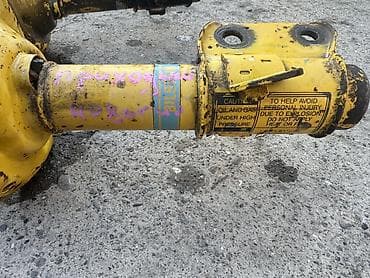 Автохимия: Передний амортизатор Subaru Б/у, Оригинал — 5