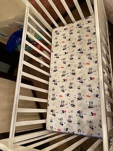 Лакокрасочные материалы: Детская односпальная кровать, Б/у, Для девочки, Для мальчика, С матрасом, Дерево, Самовывоз — 2