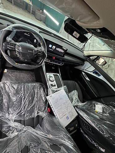 santa fr: Kia K8: 2024 г., Седан — 2