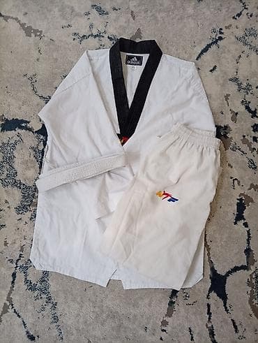 Кимоно для тхэквондо adidas (добок) с чёрным воротом WTF