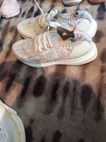 свадебные платья в бишкеке цены на прокат: Кроссовки Nike 1) Белые тренировочные кроссовки Nike: - Верх — 18