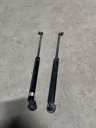 bwb e34: Амортизаторы крышки багажника — 2