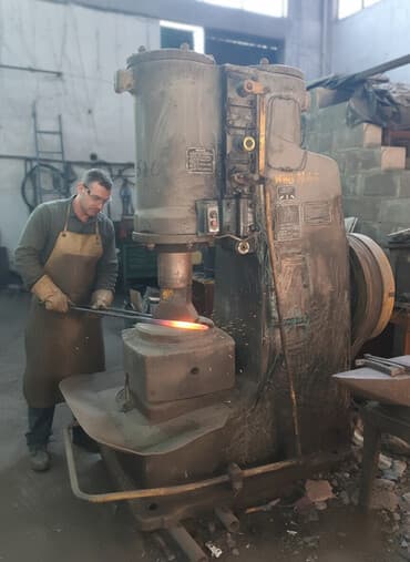 Продам рабочий кузнечный пневмомолот в хорошем состоянии