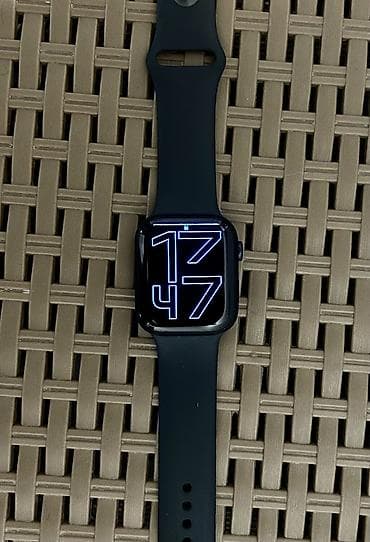 Apple Watch Series 8, 45 мм (aluminum case) В отличном состоянии, часы