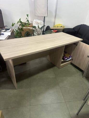 Офисные шкафы: Стол для офиса. Размеры 70 см*180 см. Есть небольшое вздутие от воды — 1