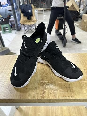 Жеке буюмдар: Эркектердин кроссовкасы, 43, Nike, Жаңы, түсү - Кара, Өзү алып кетүү, Акысыз жеткирүү — 1