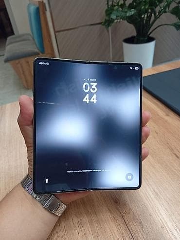 galaxy s19: Samsung Galaxy Z Flip 4, цвет - Серый — 3