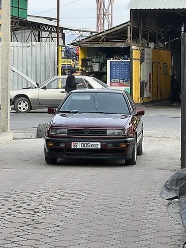 altezza капот: Volkswagen Vento: 1993 г., 1.8 л, Механика, Бензин, Седан — 4