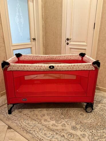 Продается манеж фирмы CHICCO, б/у, в хорошем состоянии. В собранном