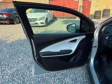 Chevrolet Volt: 2013 г., 1.4 л, Гибрид, Лифтбек — 9