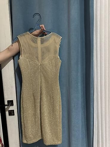 платье со стразами: Вечернее коктейльное платье цвета шампань с мерцающим эффектом — 3