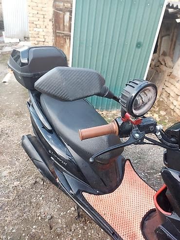 скутер м10: Скутер городского класса МАКСИ, черный с красными акцентами — 6