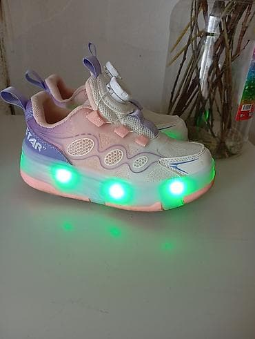 Детские кроссовки- ролики со светящейся подошвой. размер 31. состояние