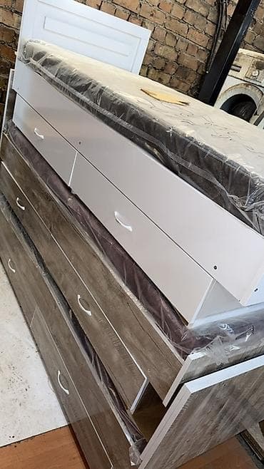 одна спальный крават: Кровати с подматрасными ящиками и изголовьем - Тип: односпальные и — 1