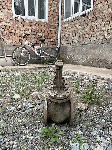 бу дрел: Задвижка чугунная б/у диаметр 100мм — 1