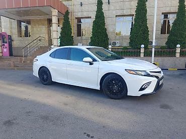 катафоты: Toyota Camry: 2018 г., 2.5 л, Автомат, Бензин, Седан — 2