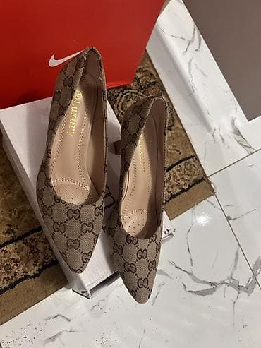 две пары: Туфли, 38, 39, Gucci, Новый, цвет - Бежевый, Платная доставка — 1