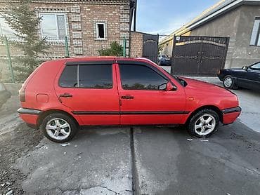 Volkswagen Golf: 1993 г., 1.8 л, Механика, Бензин, Седан