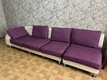 Прямые диваны: Продаю диван состояние среднее самовывоз 4 микрорайон — 1