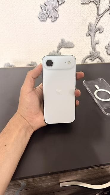IPhone Air, Б/у, 256 ГБ, White Titanium, Чехол, 100 % — 1