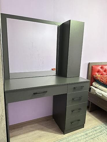 тумба с зеркалой: Туалетный столик, Б/у, С зеркалом, цвет - Серый, ЛДСП — 2