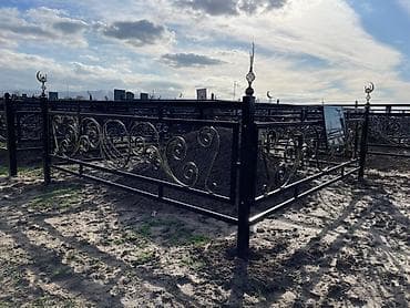 установка ограждения: Кованая металлическая оградка для захоронения. - Материал: сталь — 3