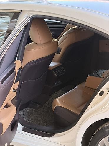 терана: Lexus ES: 2019 г., Гибрид, Седан — 10