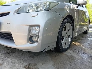 li 9 max: Toyota Prius: 2013 г., 1.8 л, Автомат, Гибрид — 4
