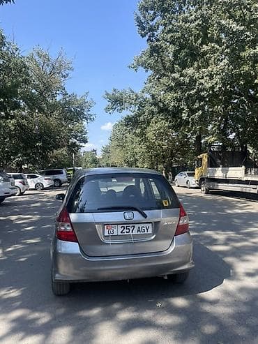 Honda Jazz: 2005 г., 1.3 л, Механика, Бензин, Хэтчбэк — 4