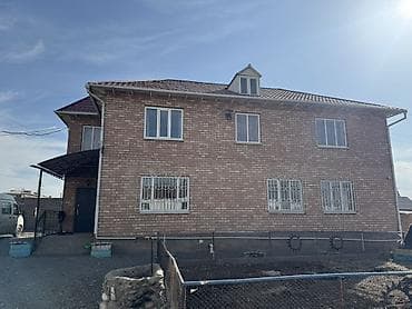 продажа гаража: 🏡 Продаётся капитальный кирпичный дом в центре города 📍 Локация Дом — 7