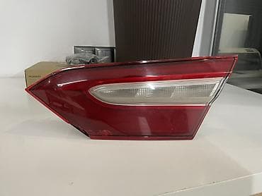 есть трещина: Задний правый стоп-сигнал Toyota 2020 г., Б/у, Оригинал, США — 2