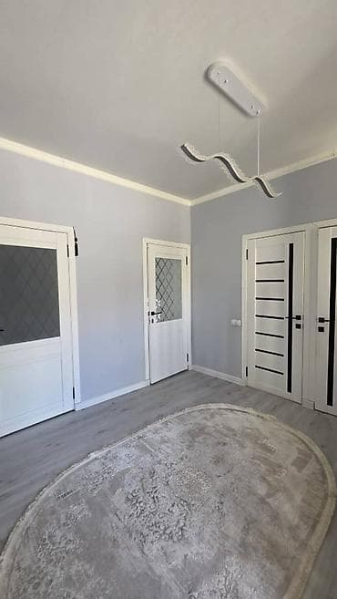 сдаю кв алтын ордо: 🏡 Просторный двухэтажный дом в жилмассиве Алтын Ордо 📍 Район: Алтын — 5