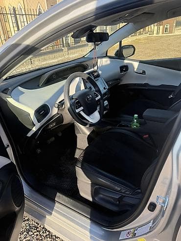 dodge chalanger: Toyota Prius: 2018 г., 1.8 л, Автомат, Гибрид, Хэтчбэк — 8