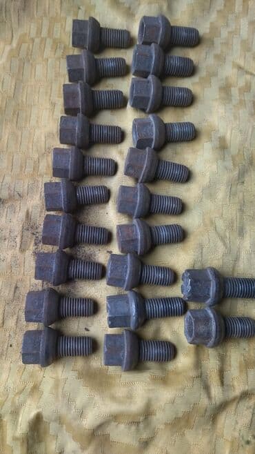 набор ключей в чемодане цена: Продаю комплект болтов на мерс, 22 шт, короткие, на 17 головку (ключ) — 3
