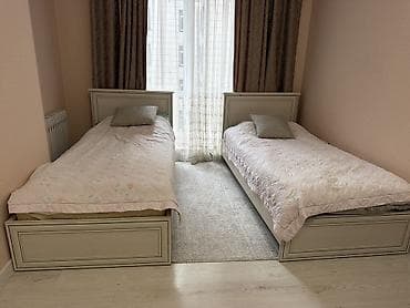 кровать одна: Односпальная кровать, Б/у, С матрасом, длина - 2100 см — 1
