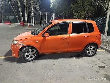 lada 06: Компактный 5‑дверный хэтчбек оранжевого цвета. Основные особенности — 6