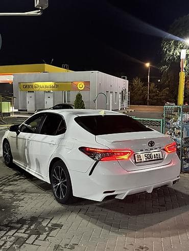 Toyota Camry: 2018 г., 2.5 л, Автомат, Бензин, Седан — 4