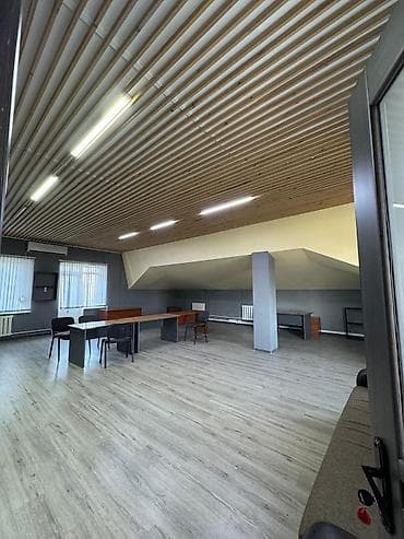 коммерческое здание: Продается нежилое здание в центре Бишкека. 6 этажей плюс цоколь. 700 — 9
