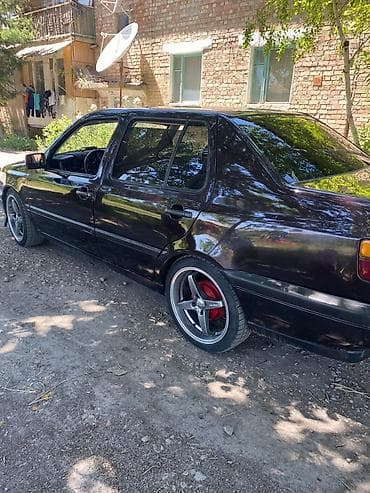 Продажа авто: Volkswagen Vento: 1993 г., 1.8 л, Механика, Газ, Седан — 2