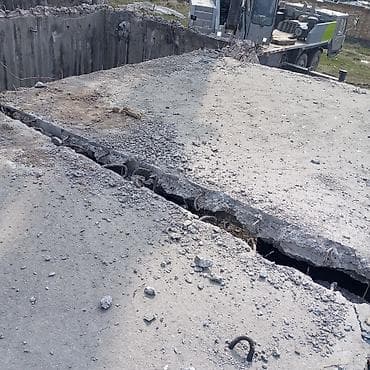 full construction: Демонтаж крыш | Снос перегородки | Снятие подвесных потолков | Демонтаж старого лага | Металлочерепичная кровля Больше 6 лет опыта — 3